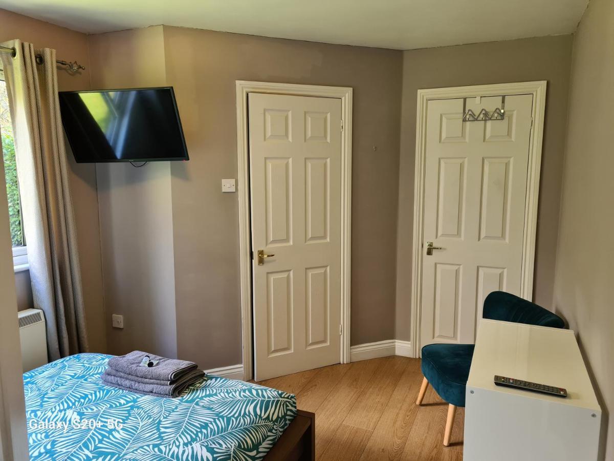 The With Gardens And Koi Pond Apartment *